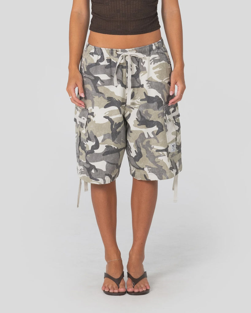 RIVER CAMO LOW RISE BAGGY CARGO SHORT